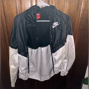 Nike windbreaker black and off white/ grey!
